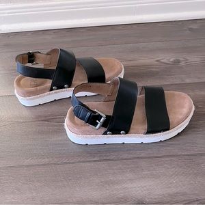 Wedge sandal women’s size 6 black & nude platform with buckle & weave detail